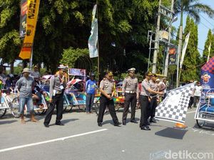 Yihaa, Becak Pun Bisa Adu Ketangkasan