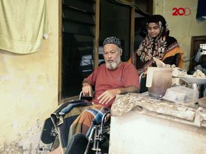 Rela Tinggalkan Kuliah Demi Sang Ayah Rela Tinggalkan Kuliah Demi Sang Ayah