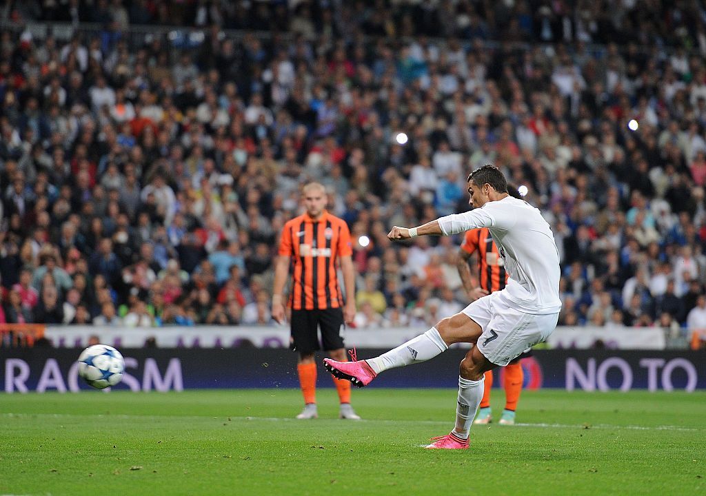 MADRID, SPAIN - SEPTEMBER 15:  Cristiano Ronaldo of Real Madrid scores Real's 2nd goal from the penalty spot during the UEFA Champions League Group A match between Real Madrid and Shakhtar Donetsk at estadio Santiago Bernabeu on September 15, 2015 in Madrid, Spain.  (Photo by Denis Doyle/Getty Images)