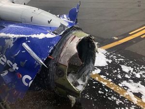 Prancis Bantu AS Selidiki Insiden Penumpang Southwest Tersedot Prancis Bantu AS Selidiki Insiden Penumpang Southwest Tersedot