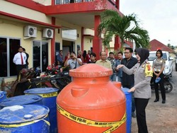 Pabrik Miras Oplosan di Sumsel Digerebek, Omzet Rp 20 Juta/Hari