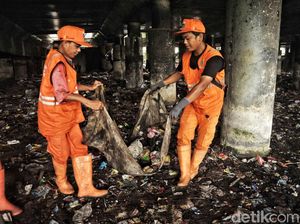 Kolong Tol Priok Jadi Tempat Sampah, Pemprov: Mungkin Ada Lagi