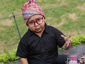 Daus Mini Kenang Masa Indah Bersama Sang Ayah Daus Mini Kenang Masa Indah Bersama Sang Ayah
