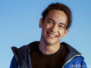 Profil Adipati Dolken yang Terekam Kamera Dansa Bareng Mawar De Jongh Profil Adipati Dolken yang Terekam Kamera Dansa Bareng Mawar De Jongh