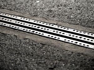 Jalanan yang Bisa Ngecas Mobil Listrik Sudah Dibuka