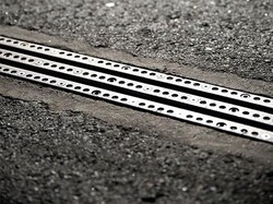 Jalanan yang Bisa Ngecas Mobil Listrik Sudah Dibuka