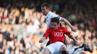 Owen Hargreaves. Ia membela Manchester United yang menjuarai musim 2007/2008, 2008/2009, dan 2010/2011, dan di skuat Manchester City yang jadi kampiun 2011/2012. Minimnya jumlah penampilan Hargreaves membuatnya cuma punya satu medali juara. (Foto: Mike Hewitt/Getty Images)