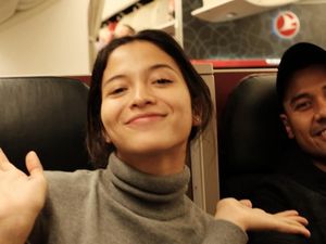 Potret Chicco Jerikho dan Putri Marino di Pesawat Menuju London