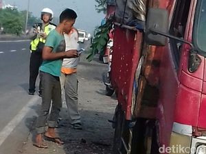Motor Tabrak Truk Mogok, Satu Keluarga Tewas