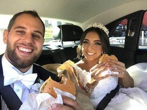 Nyam! Pasangan Ini Bagikan Ratusan Cheeseburger di Pesta Pernikahannya Nyam! Pasangan Ini Bagikan Ratusan Cheeseburger di Pesta Pernikahannya