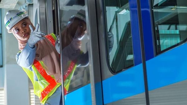 Ini Dia Srikandi Kereta MRT Jakarta