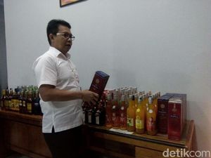 Penjual Miras Oplas Merek Impor Ditangkap