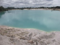 Danau Kaolin, si Biru dari Belitung