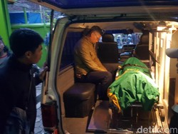 Seorang Suporter Rusuh Laga Arema vs Persib Meninggal