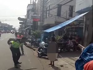 Detik Menegangkan Ipda Pepen Rebut Pisau dari Perempuan Bugil