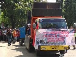 Ratusan Warga Trenggalek Protes Kualitas Pembangunan Jalan