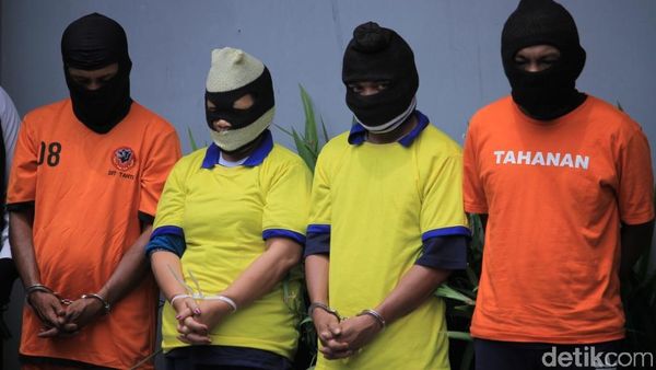 Foto: Wakapolri Ekspose Kasus Miras di Rumah Mewah Big Bos