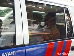 Gadis China Lari Ketakutan Hanya Berpiyama, Imigrasi Telusuri