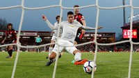 Manchester United meraih kemenangan 2-0 saat bertamu ke Bournemouth dalam lanjutan Liga Inggris. Chris Smalling dan Romelu Lukaku masing-masing mencetak satu gol dalam laga tersebut. (Reuters/John Sibley)