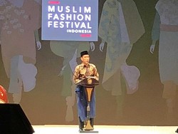 Bersarung, Jokowi Buka Muslim Fashion Festival di JCC
