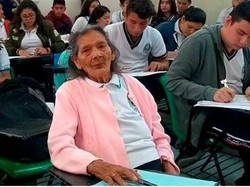 Umur Bukan Halangan, Nenek 96 Tahun Wujudkan Impian Masuk SMA