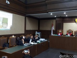 Debat Jaksa KPK vs Fredrich tentang Sesendok Burjo