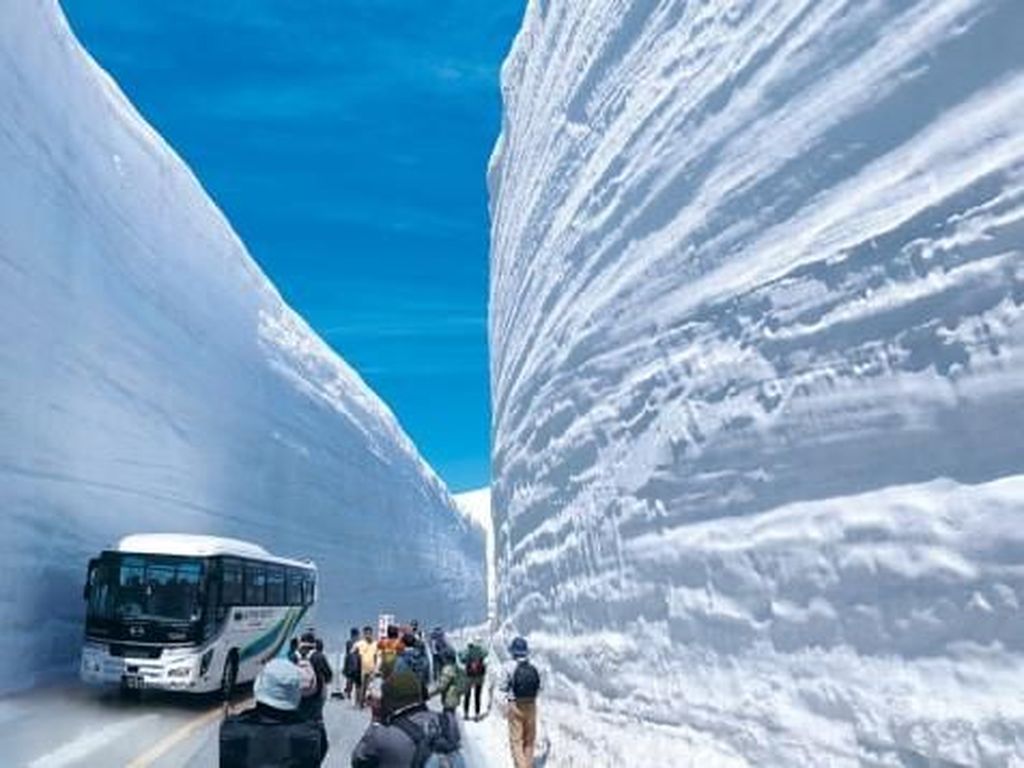 Keren atau Mengerikan? Jalan Berdinding Salju Tebal Keren atau Mengerikan? Jalan Berdinding Salju Tebal