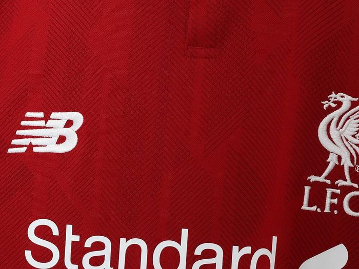 Merah Retro Jersey Baru Liverpool Foto 3