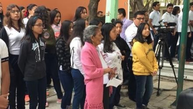 Foto: Dona Lupita, Nenek yang Masuk SMA di Usia 96 Tahun