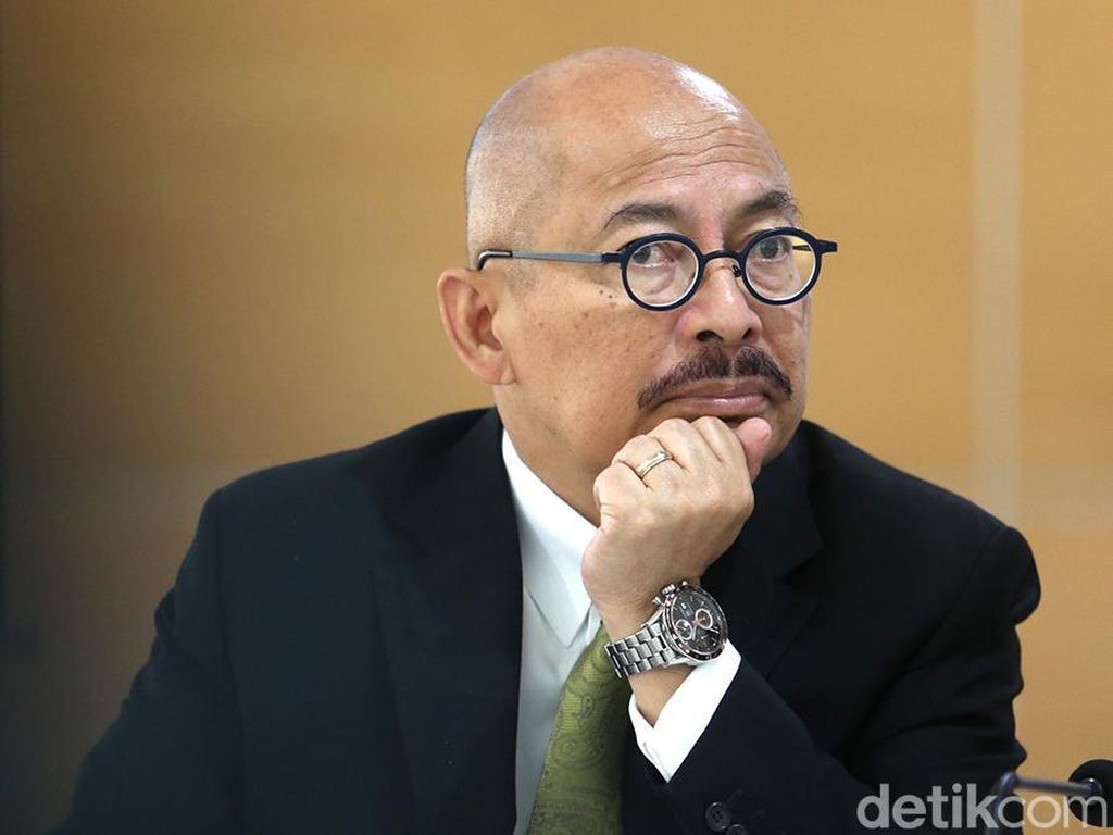 Mas Achmad Santosa Dianugerahi Satyalancana Wira Karya Mas Achmad Santosa Dianugerahi Satyalancana Wira Karya