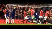 Begitu juga tendangan kaki kiri super kencang Eden Hazard saat melawan Chelsea, De Gea masih bisa mengamankan gawangnya. (Foto: Screenshots Youtube)