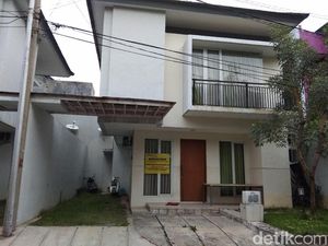 Polisi Kembali Sita 2 Rumah dan 1 Bangunan Abu Tours di Depok Polisi Kembali Sita 2 Rumah dan 1 Bangunan Abu Tours di Depok