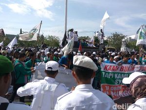 Tuntut Syariat Islam, Massa Aceh Tolak Hukum Cambuk di Lapas