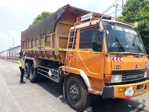 Lolos saat Jembatan Ambrol, Sutami Sopir Truk: Alhamdulillah Lolos saat Jembatan Ambrol, Sutami Sopir Truk: Alhamdulillah