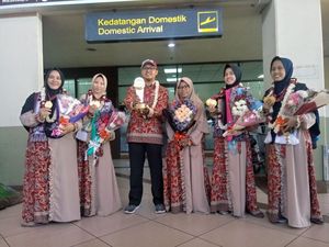 Bangga! Empat Santri Malang Juarai Debat di Qatar