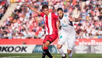 Dengan postur tingginya, Marc Muniesa menjadi jebolan terbaik La Masia untuk posisi bek. Namun ia dilepas ke Stoke City, dan kini sedang dipinjamkan ke Girona. (Foto: Alex Caparros/Getty Images)