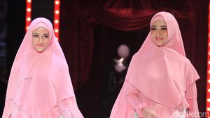 Cantik Awet Muda, Nia Paramitha Seperti Kakak Adik dengan Putrinya