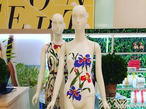 Tory Burch Rilis Baju Renang yang Bisa Melindungi Kulit dari Sinar Matahari Tory Burch Rilis Baju Renang yang Bisa Melindungi Kulit dari Sinar Matahari