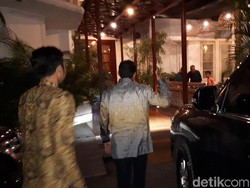 Dari Rumah Prabowo, Sandiaga Lanjut Temui PKS di Meradelima