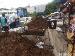Galian Kabel yang Bikin Tanah Abang Tambah Macet Makan Satu Lajur