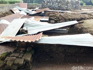 Tenda Rusak, Situs Pemukiman Majapahit Ditutup untuk Wisatawan Tenda Rusak, Situs Pemukiman Majapahit Ditutup untuk Wisatawan