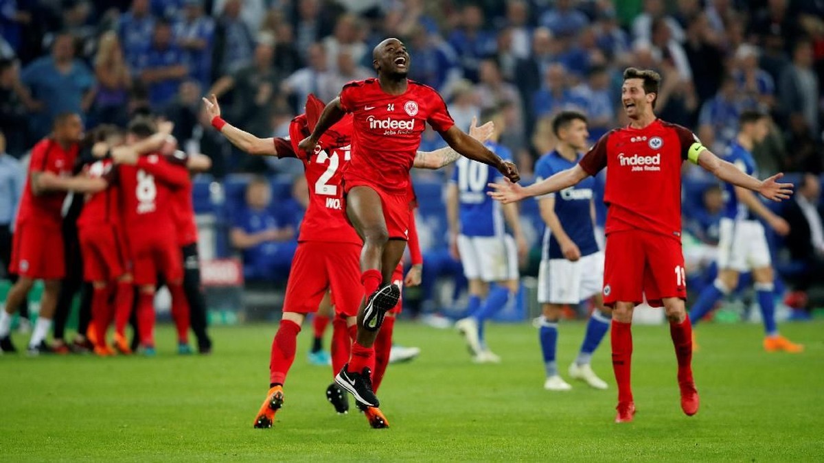 Eintracht Frankfurt ke final DFB-Pokal usai mengalahkan Schalke 1-0 (Foto: Wolfgang Rattay/Reuters)