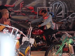 Saat Jokowi Jajal Motor Custom Merah dan Hijau di IIMS