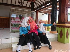 Kartini Tua Datang Berjuang, Kartini Kini Datang Berselfie Kartini Tua Datang Berjuang, Kartini Kini Datang Berselfie