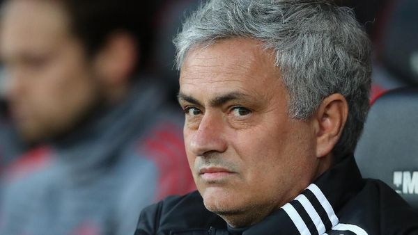 Senyum Dong, Mourinho