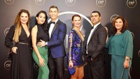 Tak melulu berdua dengan Ronaldo, Georgina juga harmonis dengan keluarga bintang timnas Portugal itu. (Foto: dok. Instagram)