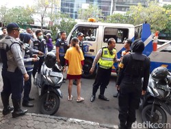 Gadis China yang Lari Hanya Berpiyama Dites Urine, Ini Hasilnya