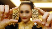 Keren! Ada Emas Batangan Motif Batik