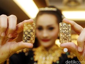 Keren! Ada Emas Batangan Motif Batik
