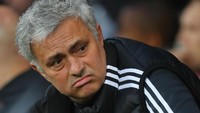 Dalam sesi konferensi pers usai pertandingan, Mourinho menyanjung Paul Pogba yang bikin gol dan jadi man of the match. Tapi tetap saja, senyum tak terlihat di wajahnya. (Warren Little/Getty Images)